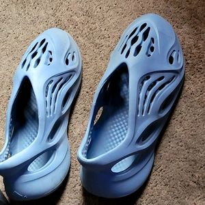 Yeezy Foam Runners Moon Blue Men sz 10